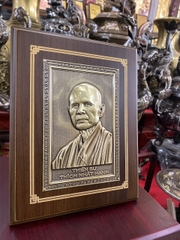 TRANH  ĐỒNG CHÂN DUNG THIỀN SƯ THÍCH NHẤT HẠNH (kích thước 17 x 22cm; Phủ bì 20 x 25cm)