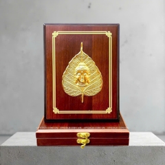 LÁ BỒ ĐỀ CHÂN DUNG  ĐỨC PHẬT DÁT VÀNG (17cm x 22cm)
