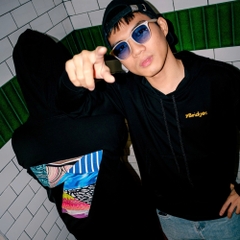 Áo 7 Patch Hoodie màu đen