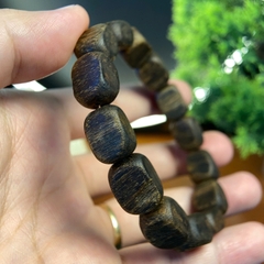 Vòng trầm hương Kỳ Hải Nam chìm 11 li hạt vuông thô 059
