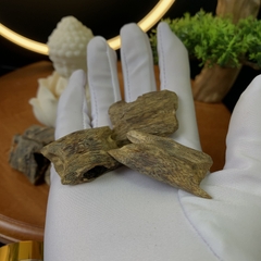 Miếng trầm hương Kỳ Hải Nam xông đốt bỏ ví tài lộc và bình an, gỗ trầm hương phong thuỷ may mắn, sức khoẻ bình an miếng 3-4g 103