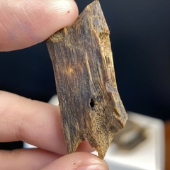 Miếng trầm hương Kỳ Hải Nam dầu đỏ cận chìm, xông đốt, bỏ ví, sưu tầm quà tặng, miếng 2-4gram 103-02