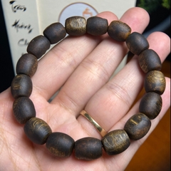 Vòng tay trầm hương Kỳ Hải Nam lu thống thô cận chìm dầu đỏ 10li A0026