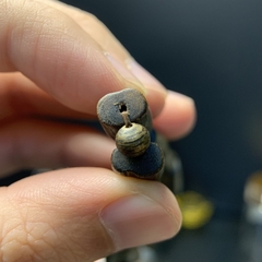 Vòng tay trầm hương Kỳ Hải Nam chìm siêu dầu dạng bản rộng đều đẹp 054