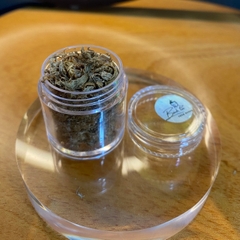 Vụn trầm hương Kì Hải Nam dưỡng vòng xông đốt  mùi thơm cay nồng ngọt LỌ 1gr 105