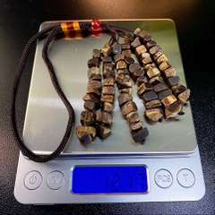 Dây treo ô tô trầm hương phong thủy Kì Hải Nam treo xe hơi, nặng 10-12g thơm sống mạnh dầu đen 119