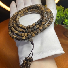 Vòng tay dài trầm hương Kì Hải Nam quấn 4 vòng, đeo cổ 158 hạt vuông 4li 044