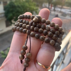 Vòng trầm hương hạt tròn 108 hạt 6li Banh Cam mùi thơm sống mạnh ngọt mùi hoa quả 053-06