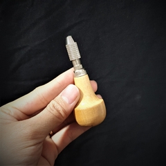 Tay Gỗ Kẹp Mũi Làm Trang Sức - Dụng Cụ Kim Hoàn