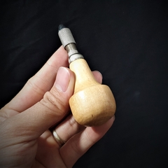 Tay Gỗ Kẹp Mũi Làm Trang Sức - Dụng Cụ Kim Hoàn