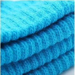 Bao tay len cho bé sơ sinh