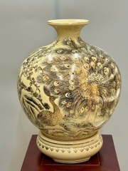 Bình Tài Lộc Hoạ Tiết Công Đào Cao 42cm Gốm Nghệ Nhân Vẽ Vàng