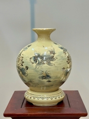 Bình Hút Lộc Cá Chép Hoa Sen Cao 29cm Gốm Chu Đậu Vẽ Vàng