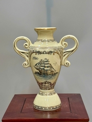 Bình Cúp Hoạ Tiết Thuận Buồm - Công Đào Cao 30cm Gốm Vẽ Vàng