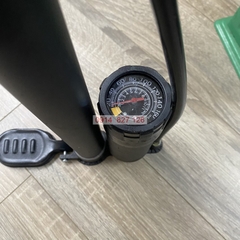 Bơm xe bằng tay có đồng hồ K-3038 Kapusi dây dẫn cao su chất lượng tốt bền bỉ
