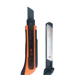 Dao Rọc Giấy Kapusi K-8747 Cao Cấp Khổ 18mm, Lưỡi Thép CRV SK5 Sắc Bén, Cán Nhựa Bọc Cao Su, Tặng 3 Lưỡi, BH 12 tháng