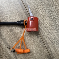 Bơm xe bằng tay có đồng hồ màu cam Kapusi Japan K-3041