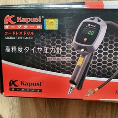 Máy Bơm lốp vỏ xe Ô tô, Xe máy Khí Nén hãng KAPUSI K-1094 có đồng hồ điện tử đo áp suất