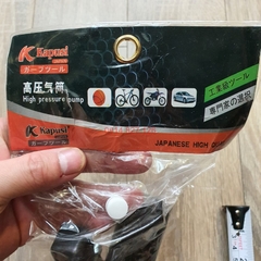 Bơm xe đạp thân ngắn K-3042 Kapusi, thân kim loại dây bơm cao su