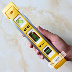 Thước thủy livo hãng Bosi có nam châm chiều dài 20cm