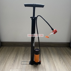 Bơm xe bằng tay có đồng hồ màu cam Kapusi Japan K-3041