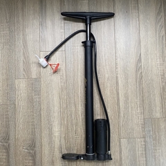 Bơm xe bằng tay có đồng hồ K-3038 Kapusi dây dẫn cao su chất lượng tốt bền bỉ