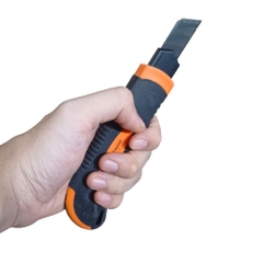 Dao Rọc Giấy Kapusi K-8747 Cao Cấp Khổ 18mm, Lưỡi Thép CRV SK5 Sắc Bén, Cán Nhựa Bọc Cao Su, Tặng 3 Lưỡi, BH 12 tháng