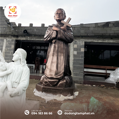 Đúc tượng Thánh Martino Cầm Thánh Giá Bằng Đồng Cao 3m – Tinh Xảo, Trang Nghiêm, Ý Nghĩa Sâu Sắc