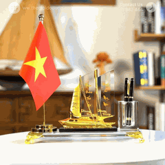 Quà tặng doanh nhân - sếp - lãnh đạo ống cắm bút thuyền buồm pha lê để bàn cao cấp