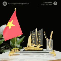 Quà tặng doanh nhân - sếp - lãnh đạo ống cắm bút thuyền buồm pha lê để bàn cao cấp