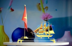 Cờ để bàn làm việc - quà tặng doanh nhân cao cấp ý nghĩa