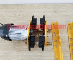Con chạy điện 1 tấn 220V