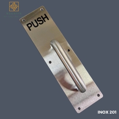 Tay nắm cửa chất liệu bằng inox 201 bền bỉ, chống gỉ
