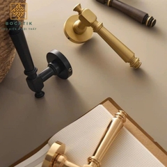Tay nắm phân thể chất liệu đồng thau phong cách Indochine Charm DT704