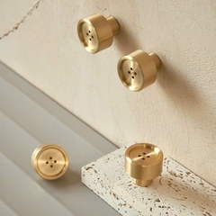 Núm tủ bếp, tay nắm tủ quần áo đồng thau hình cúc áo BUTTON