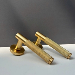 Khóa cửa phân thể chất liệu hợp kim kẽm chống gỉ với họa tiết vân kim cương độc đáo