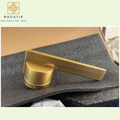 Tay nắm phân thể Slim Bar Gold chất liệu đồng, kiểu dáng thanh mảnh tinh tế DT702