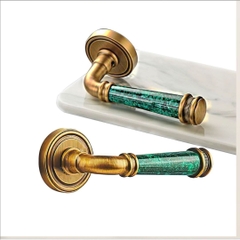 Tay nắm phân thể Deep Forest Gold, sự kết hợp độc đáo giữa đá cẩm thạch và đồng thau