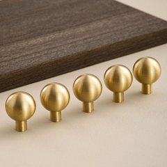 Núm tủ đồng thau hình cầu tròn độc đáo SPHERE