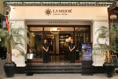 La Mejor Hotel & Sky Bar