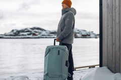 Vali kéo chống nước Thule Chasm 110L (Xanh xám)
