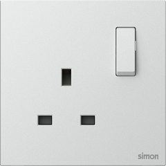Module Ổ cắm chuẩn Anh kèm công tắc bật tắt ổ cắm màu Bạc Simon M7 661383-6R