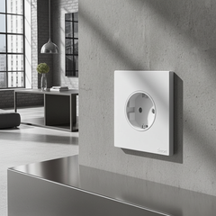 Ổ cắm đơn 16A kiểu Schuko có tiếp địa màu trắng Simon S6 581687 lắp đế âm vuông