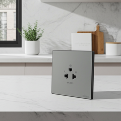 Ổ cắm đơn 3 chấu chuẩn Âu Mỹ màu ghi xám Simon S6 581087-61 lắp chuẩn đế vuông