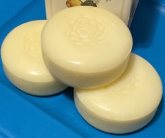 Hộp 3 bánh xà bông thực vật cao cấp hương Chanh (Lemon Fine Vegetable Soap) đến từ thương hiệu Alchimia Soap 450g.Made in Italy