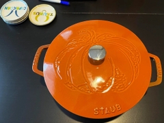 Nồi gang Staub 24cm hình bí ngô màu cam quế bản giới hạn