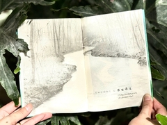 Sách - Nghiêng trong dòng suối