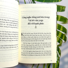 Sách - Chuyển mình và tái sinh cùng Yoga
