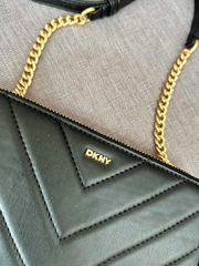 Túi Xách DKNY Hình Hộp Dập Nổi Xuất Xịn