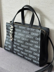 Túi Xách DKNY Logo Vàng Monogram